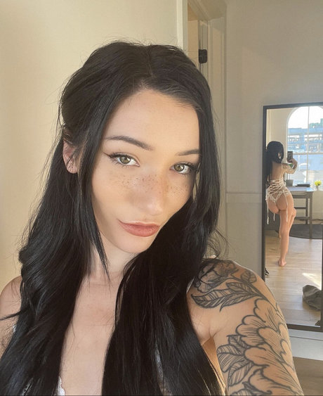 Lillian Diem ポルノスター 美しい アーカイブ