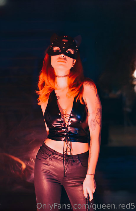 セクシーなブルネットのオンリーファンズ ポルノグラフィック アーカイブ