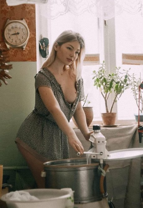 Angelina Spaska ヌードモデル 写真