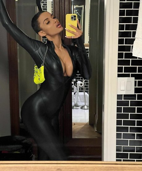 熟女のおっぱいオンリーファンズ ホットxxx ギャラリー