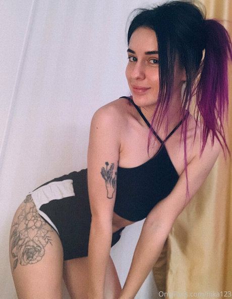 アマチュアペッギングオンリーファンズ アートヌード ギャラリー