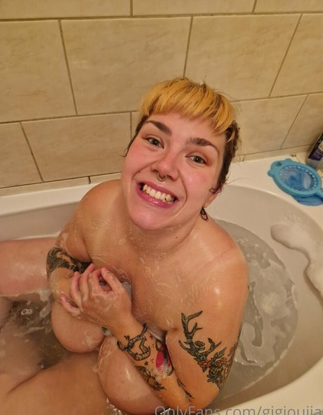 Gigiouija ポルノモデル 写真