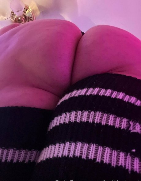 ヌード妻オンリーファンズ アート裸 画像