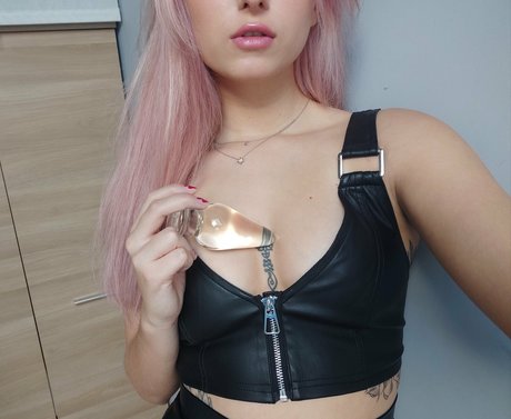 Mad Tiny Kitty ヌードモデル 画像