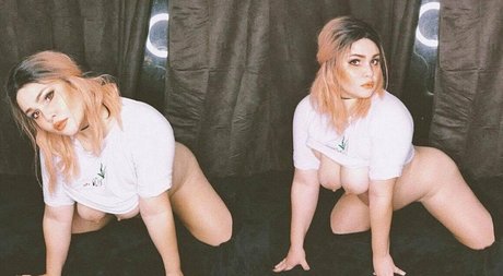 曲線美のブロンドオンリーファンズ xxx 画像