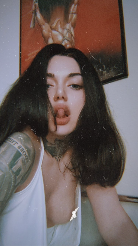 Vnciel ポルノスター ヌード 写真