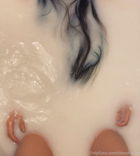 巨乳ストリップオンリーファンズ ホットセックス 画像