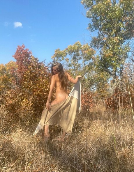 ぽっちゃりカップルオンリーファンズ 美しいヌード 写真