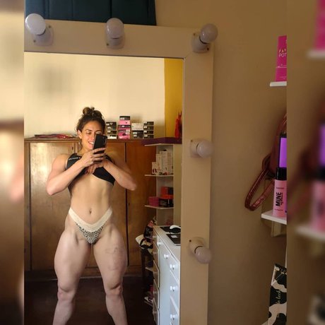 ぽっちゃりブロンドのオンリーファンズ ホットヌード アーカイブ