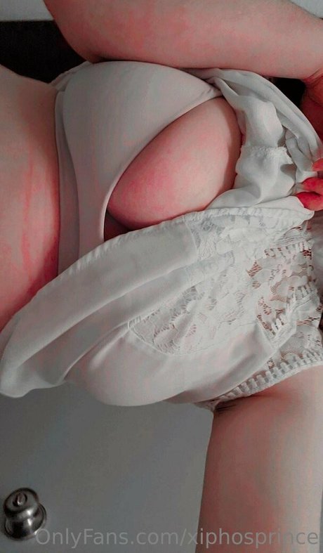 Xiphos 裸の女優 画像