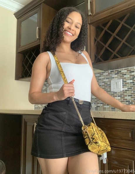 LuvaLuva ポルノスター エロティック ギャラリー