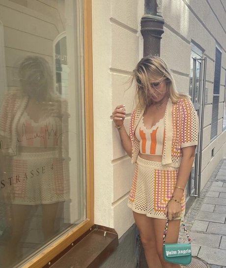 巨乳熟女オンリーファンズ 無料ヌード 写真