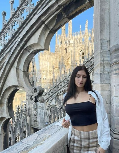 Valentina Guide ポルノモデル 画像