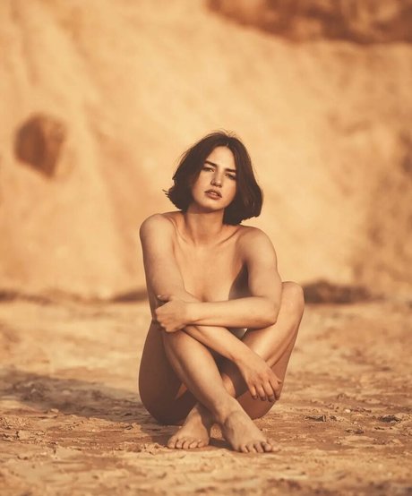 Anna Tauber アート女優 写真