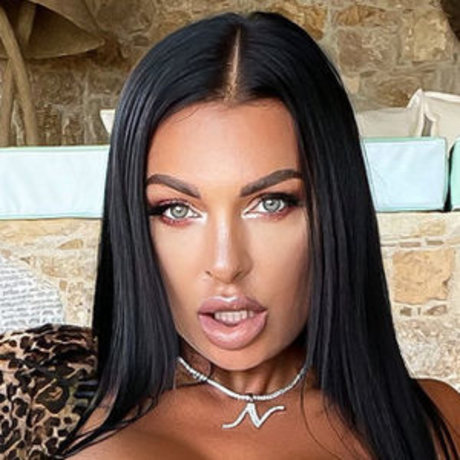 Celine Centino 女優 画像