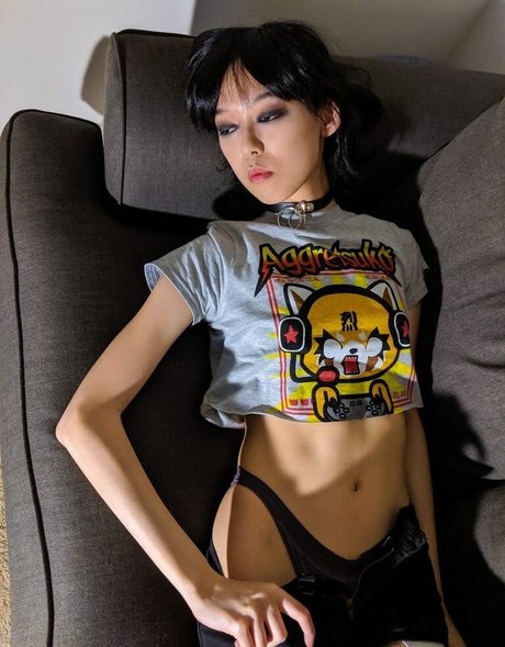 曲線美のブロンドオンリーファンズ ポルノ 画像