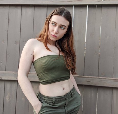 Angelica Trae ホットなポルノスター 写真