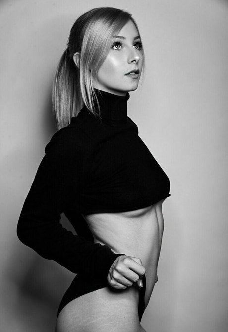 カップルのオンリーファンズ セクシーヌード 写真