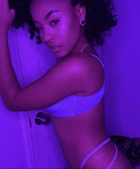 ベビーシッターオンリーファンズ エロチック アーカイブ