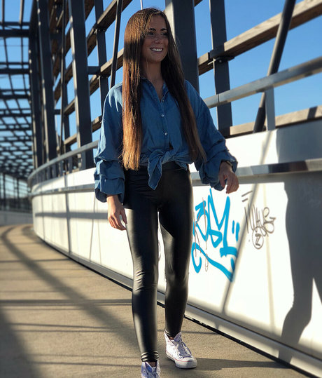 曲線美のランジェリーオンリーファンズ アートxxx 画像