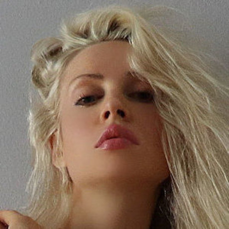 ブロンドのお尻オンリーファンズ アート裸 画像