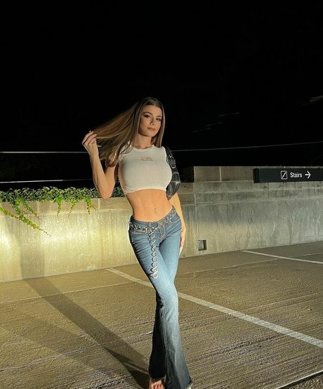 Amanda Kolar セクシーモデル 画像