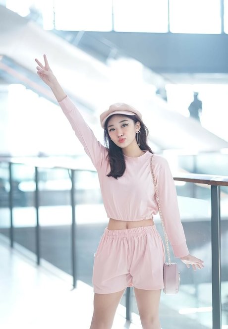 Livy Renata 高品質のポルノスター 画像