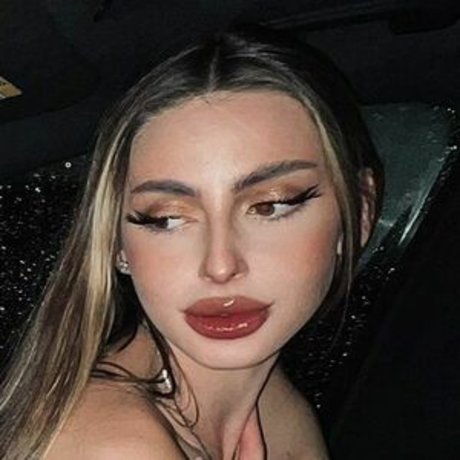 Carla Daiana ポルノスター 素敵 写真