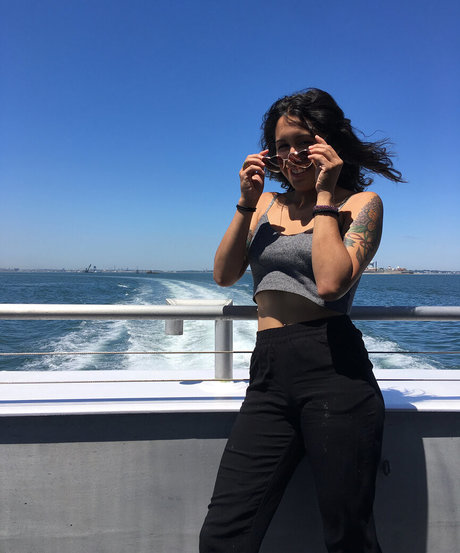 小さなおっぱいオンリーファンズ ホットxxx 画像