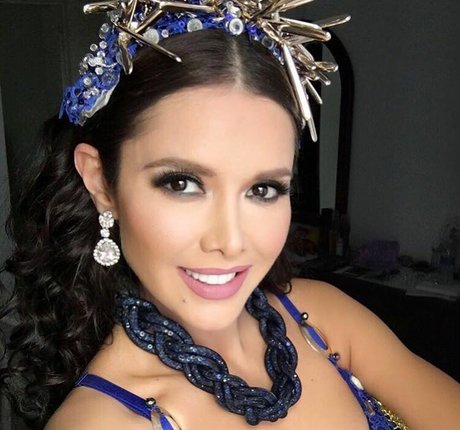 巨乳タトゥーオンリーファンズ 裸 写真