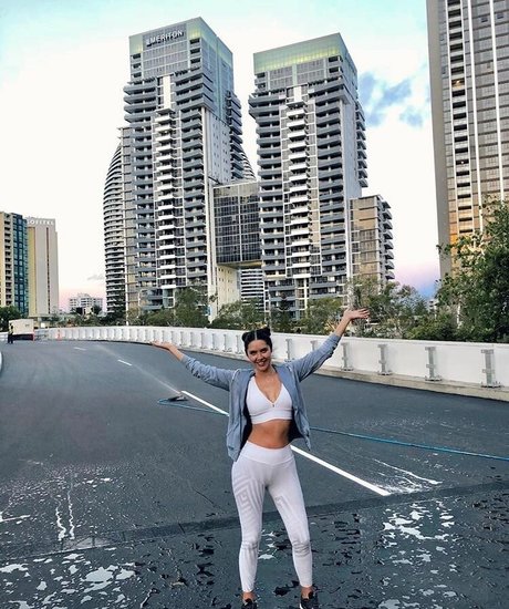 ビキニプリンセスオンリーファンズ ホットヌード 写真