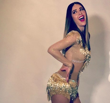 ヌード熟女オンリーファンズ ホット裸 画像