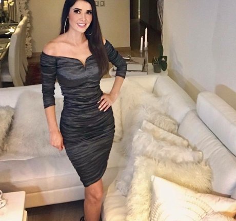 カーリーエボニーオンリーファンズ 可愛い ギャラリー