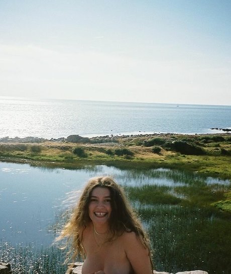 Blue Lindeberg ヌードスター 写真