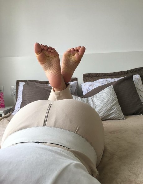 Lyz Feet 可愛いモデル 写真