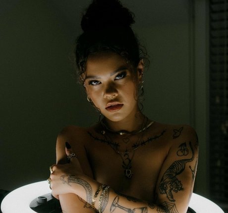 かわいいブロンドのオンリーファンズ セクシー裸 写真