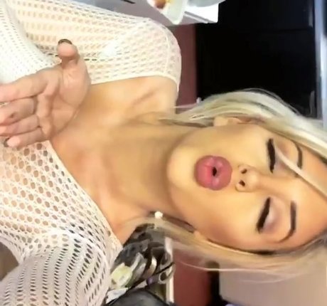 最もホットなティーンオンリーファン 裸 写真