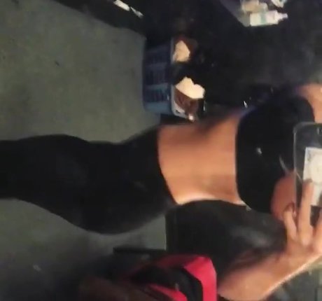 ジムのインフルエンサーオンリーファンズ 美しい裸 写真