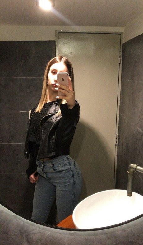 アマチュアディープスロートオンリーファンズ エロチック ギャラリー