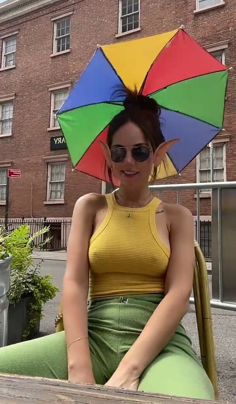 Camila Sodi xxxスター 写真