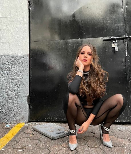 熟女の手コキオンリーファンズ エロチック 写真