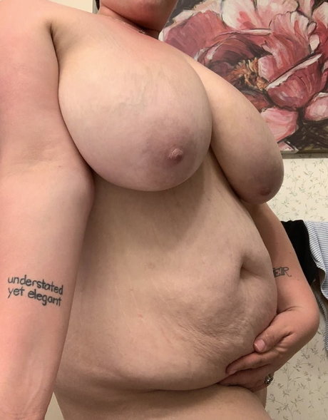 いちごミルクオンリーファンズ ヌード 写真