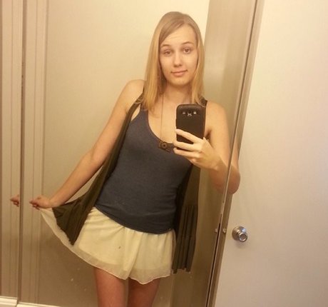 Tガールオンリーファン アート裸 画像