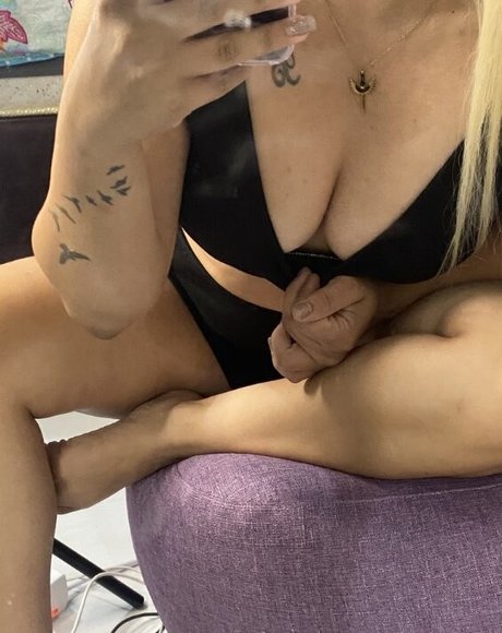 カーリーエボニーオンリーファンズ 美しいポルノ ギャラリー