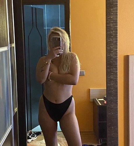 Beste Barkut エロティックなポルノスター ギャラリー