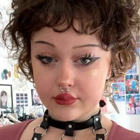 ティーンフィンガリングオンリーファンズ 無料エロ 画像