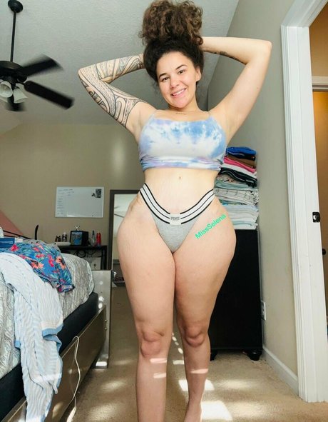 Missselena ヌードのポルノスター ギャラリー