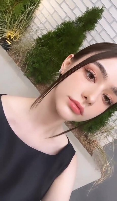 巨乳ストリップオンリーファンズ HD 写真