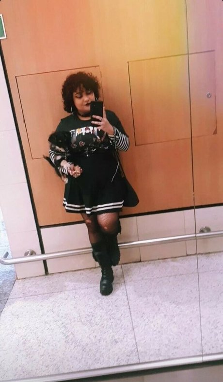 Caramel Tigger ヌードモデル ギャラリー