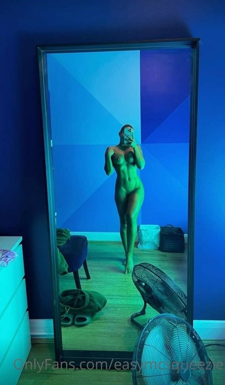 Emily McCarthy ヌード女優 写真